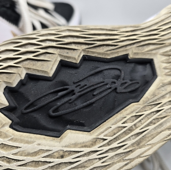 Nike Airmax Lebron 17 Lowtop Metalic Gold Details Black /white Shoes. Mens 13 main image 11